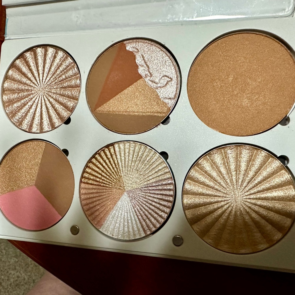OFRA ON THE GLOW highlighting and bronzing palette